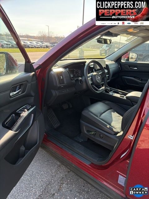 2025 Nissan Pathfinder SL